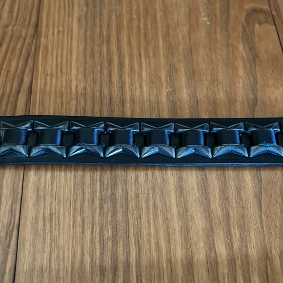 studded leather belt - Picture 3 of 4